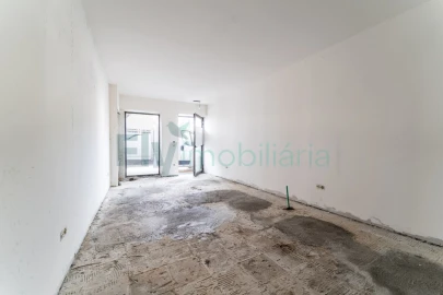 Loja para Arrendamento em Caldas de Vizela (São Miguel e São João)