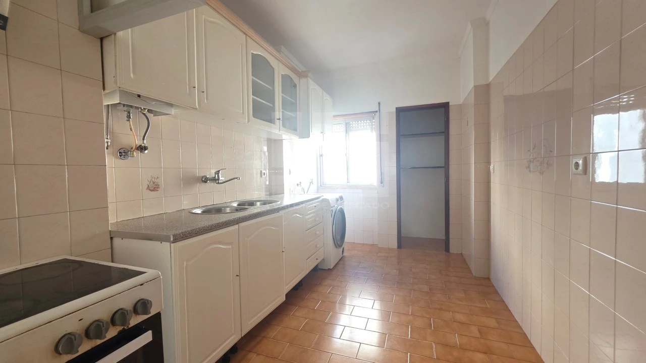 Apartamento T3 para Venda em Rio de Mouro Foto 1