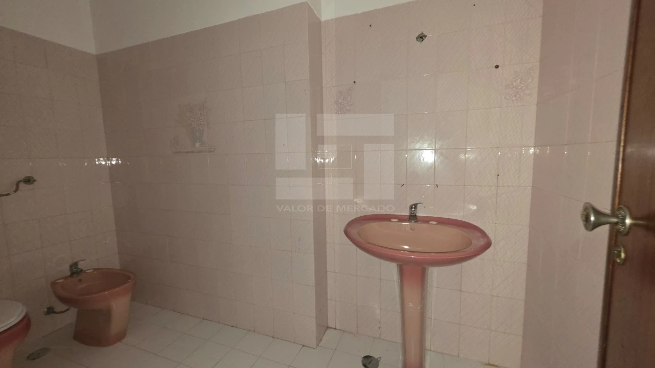 Apartamento T3 para Venda em Rio de Mouro Foto 18