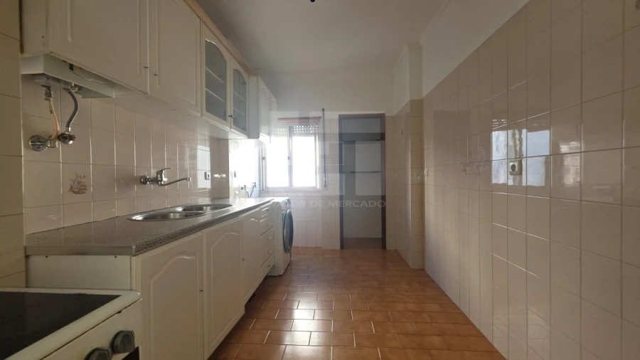 Apartamento T3 para Venda em Rio de Mouro Foto 2