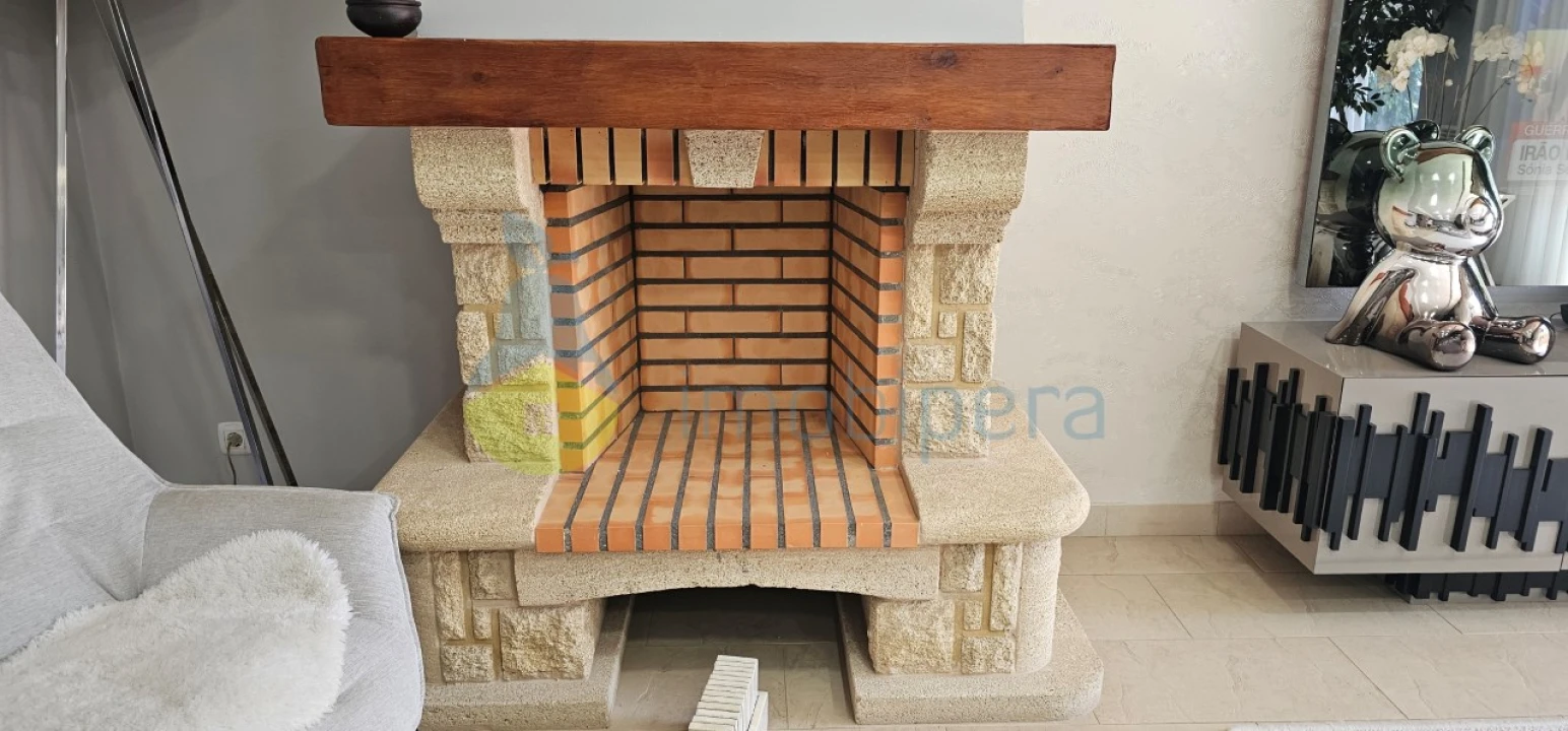 Moradia T4 para Venda em Quelfes Foto 3