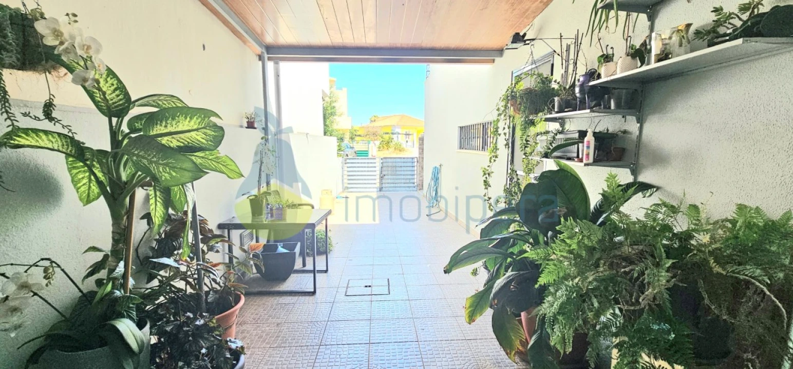 Moradia T4 para Venda em Quelfes Foto 19
