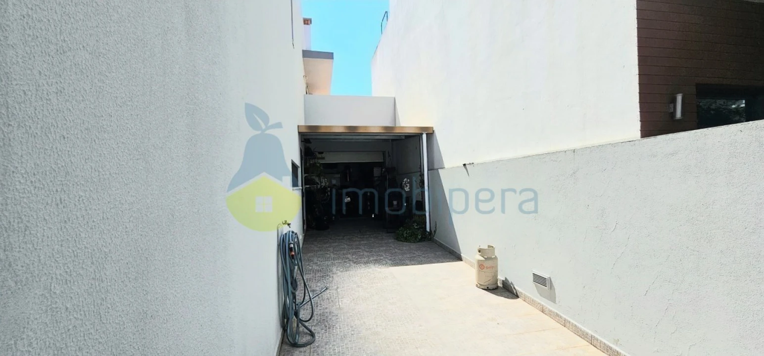 Moradia T4 para Venda em Quelfes Foto 22