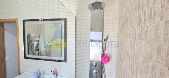 Moradia T4 para Venda em Quelfes