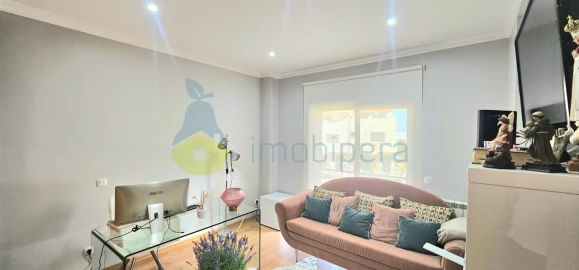 Moradia T4 para Venda em Quelfes