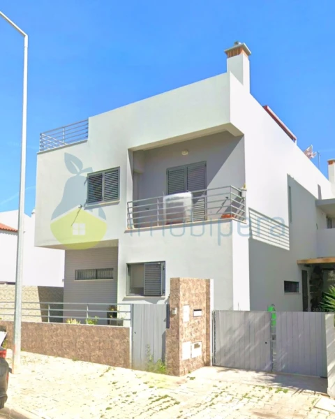 Moradia T4 para Venda em Quelfes