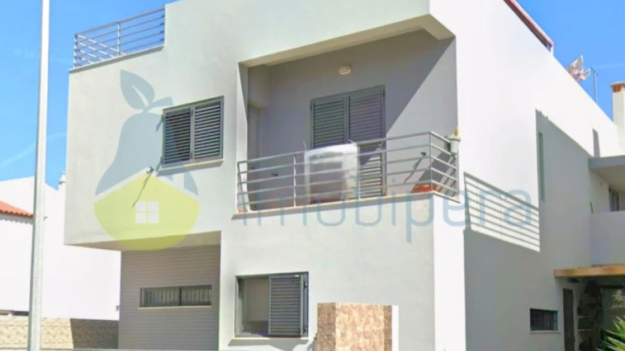 Moradia T4 para Venda em Quelfes