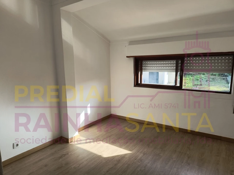 Apartamento T3 para Arrendamento em Eiras e São Paulo de Frades Foto 8