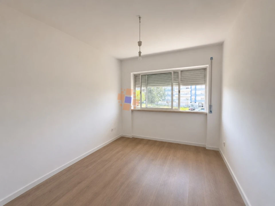 Apartamento T1 para Venda em Laranjeiro e Feijó Foto 3