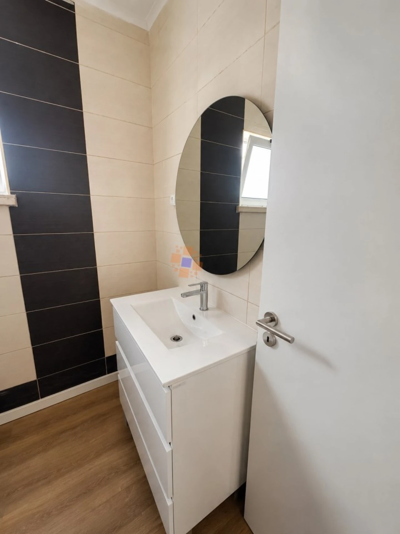 Apartamento T1 para Venda em Laranjeiro e Feijó Foto 4