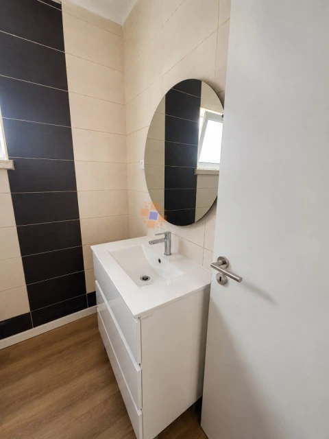 Apartamento T1 para Venda em Laranjeiro e Feijó