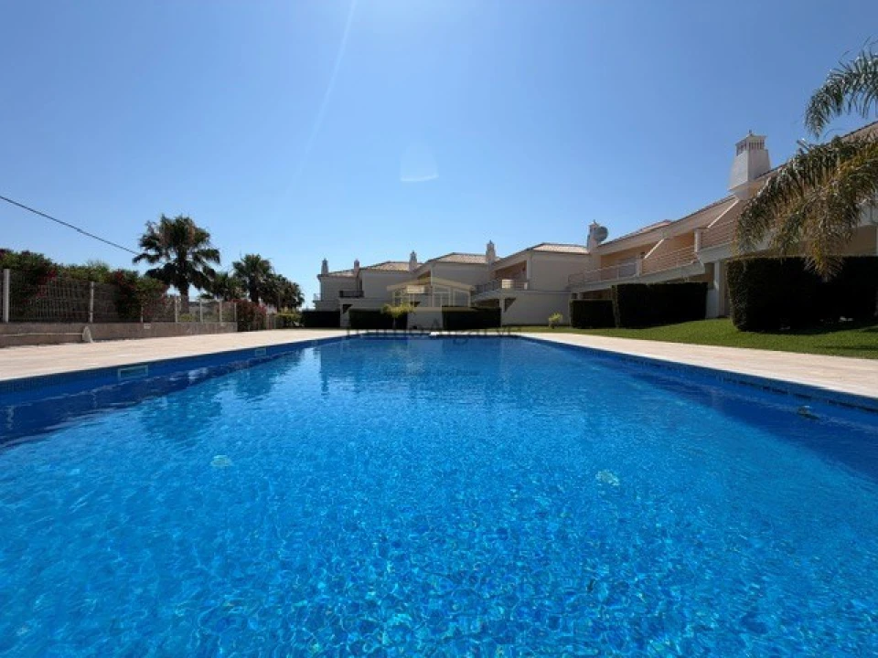 Moradia T3 para Venda em Albufeira e Olhos de Água Foto 2
