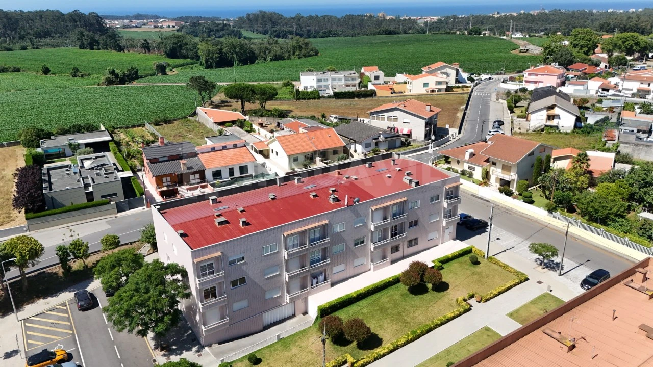 Apartamento T3 para Venda em Retorta e Tougues Foto 2