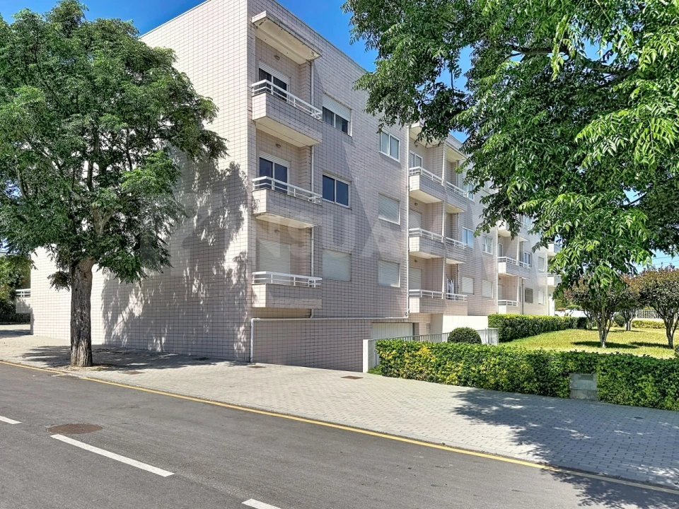 Apartamento T3 para Venda em Retorta e Tougues Foto 1