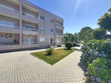 Apartamento T3 para Venda em Retorta e Tougues
