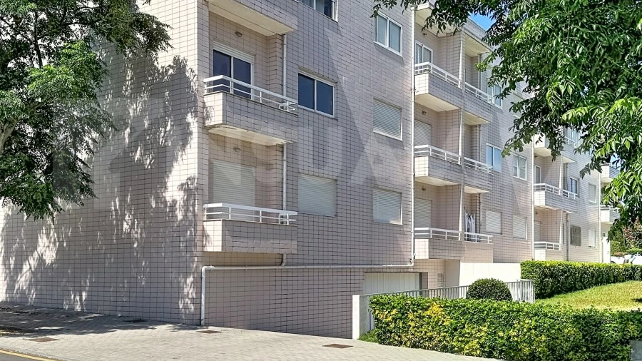Apartamento T3 para Venda em Retorta e Tougues