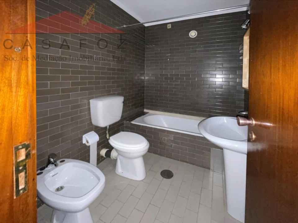 Apartamento T1 para Arrendamento em Aldoar, Foz do Douro e Nevogilde Foto 24