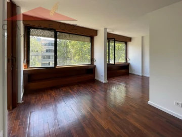 Apartamento T1 para Arrendamento em Aldoar, Foz do Douro e Nevogilde