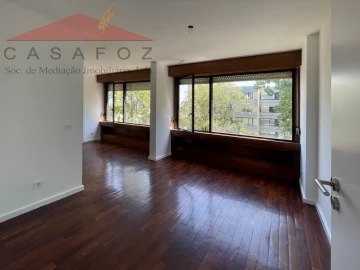 Apartamento T1 para Arrendamento em Aldoar, Foz do Douro e Nevogilde