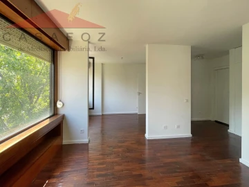 Apartamento T1 para Arrendamento em Aldoar, Foz do Douro e Nevogilde