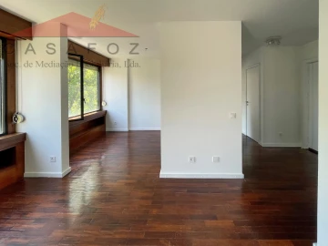Apartamento T1 para Arrendamento em Aldoar, Foz do Douro e Nevogilde