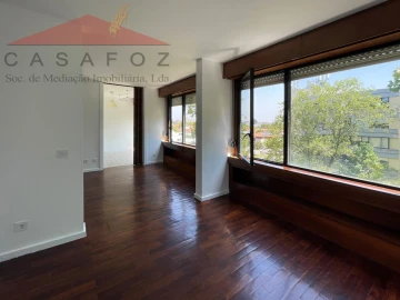 Apartamento T1 para Arrendamento em Aldoar, Foz do Douro e Nevogilde