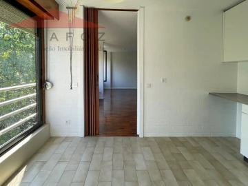 Apartamento T1 para Arrendamento em Aldoar, Foz do Douro e Nevogilde