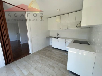 Apartamento T1 para Arrendamento em Aldoar, Foz do Douro e Nevogilde