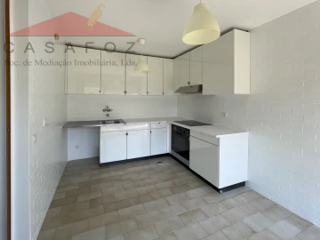 Apartamento T1 para Arrendamento em Aldoar, Foz do Douro e Nevogilde
