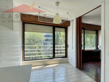 Apartamento T1 para Arrendamento em Aldoar, Foz do Douro e Nevogilde