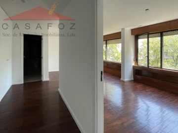 Apartamento T1 para Arrendamento em Aldoar, Foz do Douro e Nevogilde