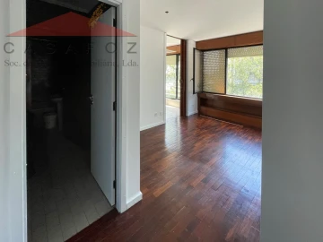 Apartamento T1 para Arrendamento em Aldoar, Foz do Douro e Nevogilde
