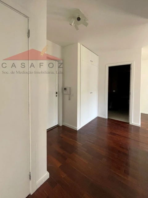 Apartamento T1 para Arrendamento em Aldoar, Foz do Douro e Nevogilde