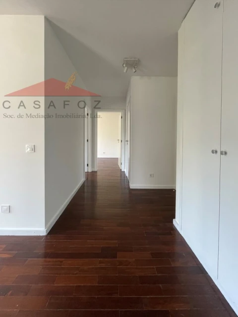 Apartamento T1 para Arrendamento em Aldoar, Foz do Douro e Nevogilde