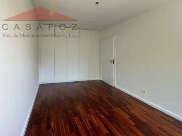 Apartamento T1 para Arrendamento em Aldoar, Foz do Douro e Nevogilde