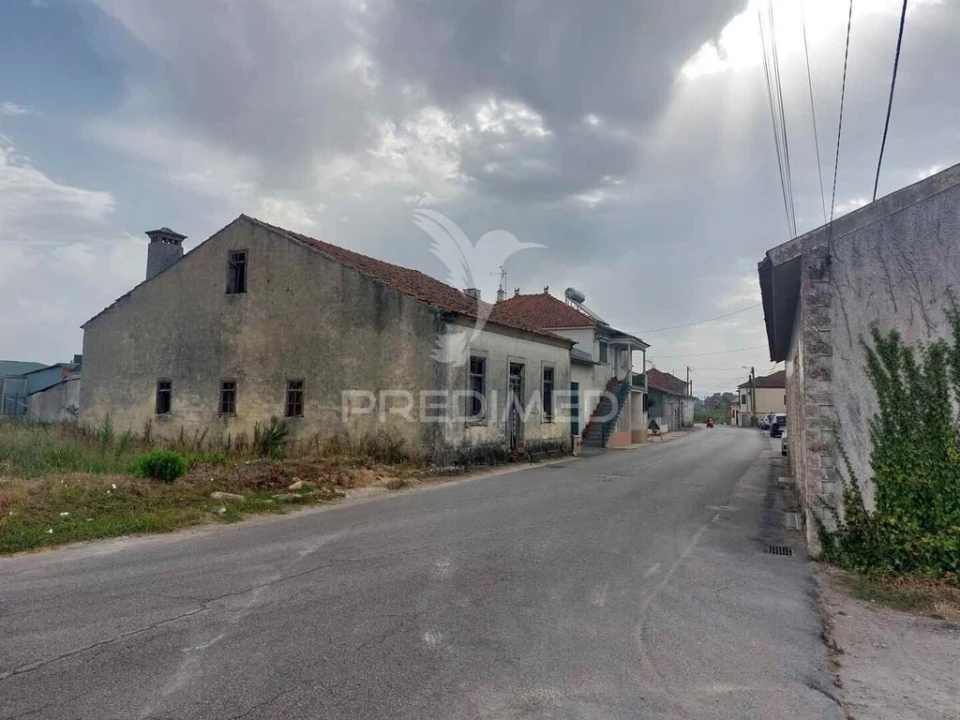Moradia T2 para Venda em Oiã Foto 2