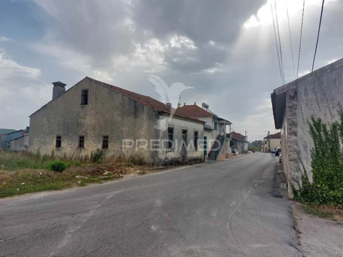 Moradia T2 para Venda em Oiã Foto 2