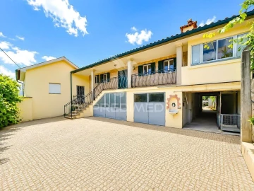 Moradia T5 para Venda em Valbom (São Pedro), Passô e Valbom (São Martinho)