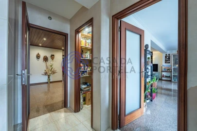 Apartamento T5 para Venda em Mafamude e Vilar do Paraíso