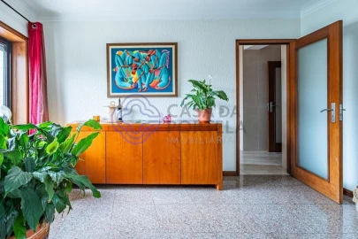 Apartamento T5 para Venda em Mafamude e Vilar do Paraíso