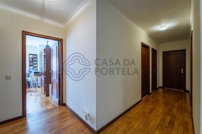 Apartamento T5 para Venda em Mafamude e Vilar do Paraíso