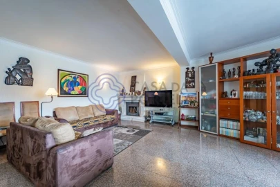 Apartamento T5 para Venda em Mafamude e Vilar do Paraíso