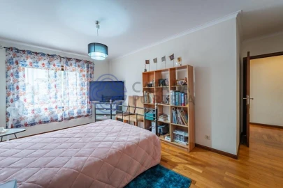 Apartamento T5 para Venda em Mafamude e Vilar do Paraíso