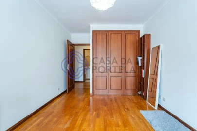 Apartamento T5 para Venda em Mafamude e Vilar do Paraíso