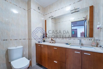 Apartamento T5 para Venda em Mafamude e Vilar do Paraíso
