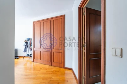 Apartamento T5 para Venda em Mafamude e Vilar do Paraíso