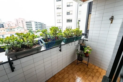 Apartamento T5 para Venda em Mafamude e Vilar do Paraíso