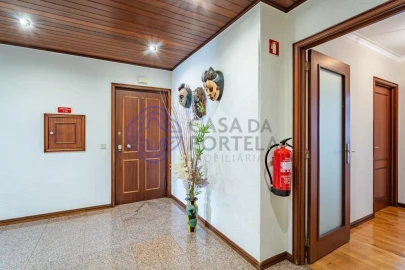 Apartamento T5 para Venda em Mafamude e Vilar do Paraíso