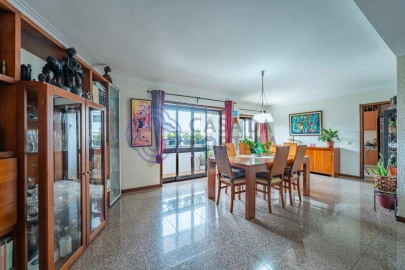 Apartamento T5 para Venda em Mafamude e Vilar do Paraíso