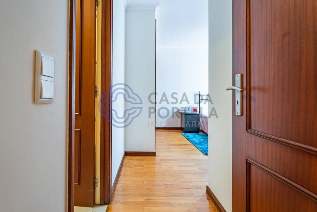 Apartamento T5 para Venda em Mafamude e Vilar do Paraíso Foto 18